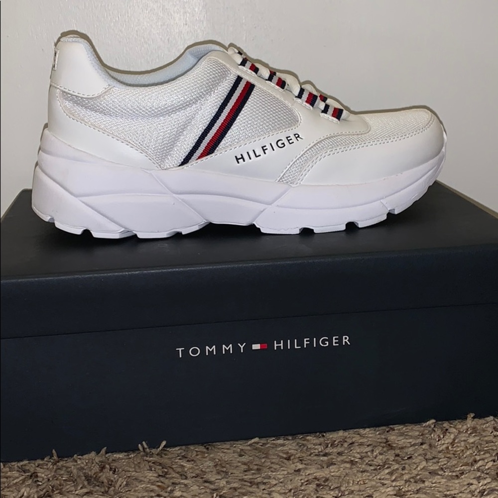NWT Tommy Hilfiger White Sneakers